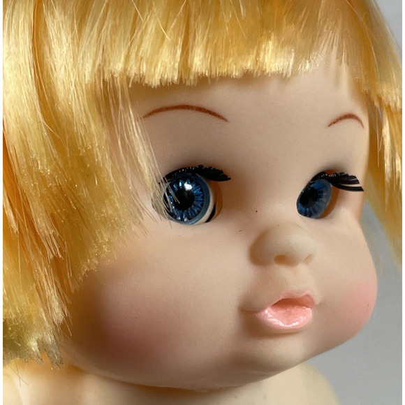 Fibre Craft Crawling Baby Doll 3079 Blue Sleepy Eyes Blond Vintage 7 in Long - Picture 8 of 8